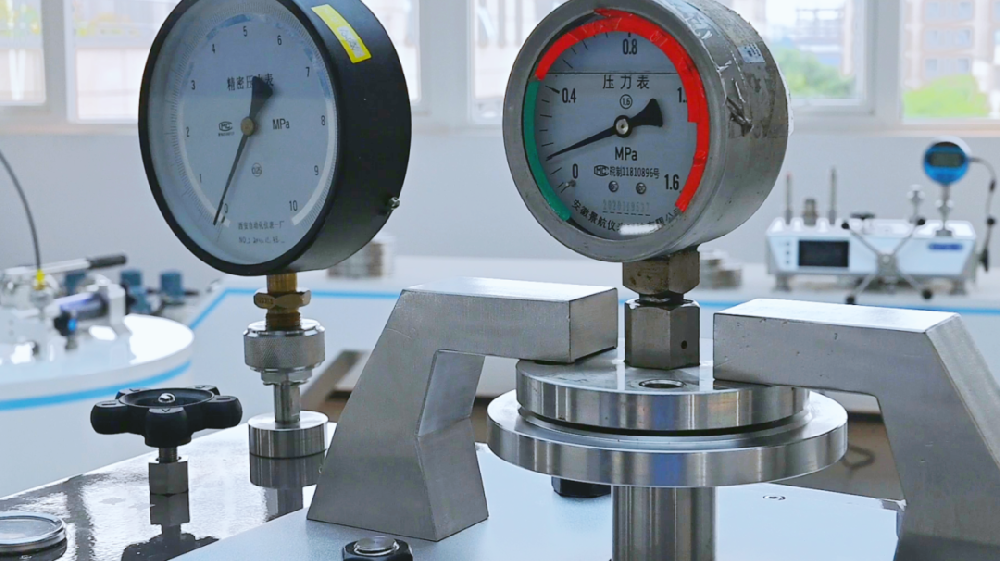 How to solve the leakage of pressure comparator?